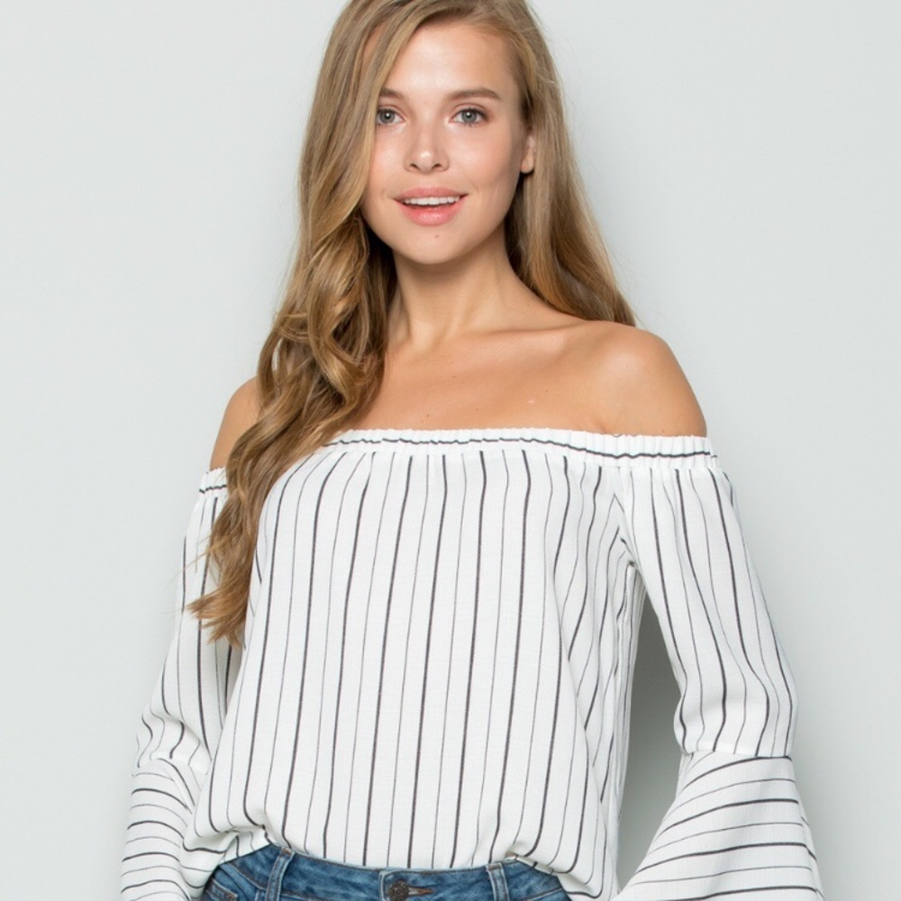 Bell sleeve top black and white - Picture 5 of 7